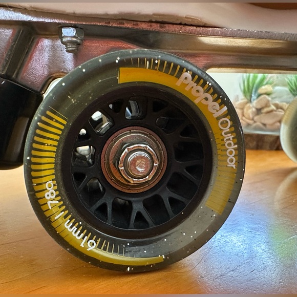 CHAYA VINTAGE ROLLER SKATES – VOYAGER. Unisex. Size US M9 US W10. PROPEL Wheel - Picture 2 of 9